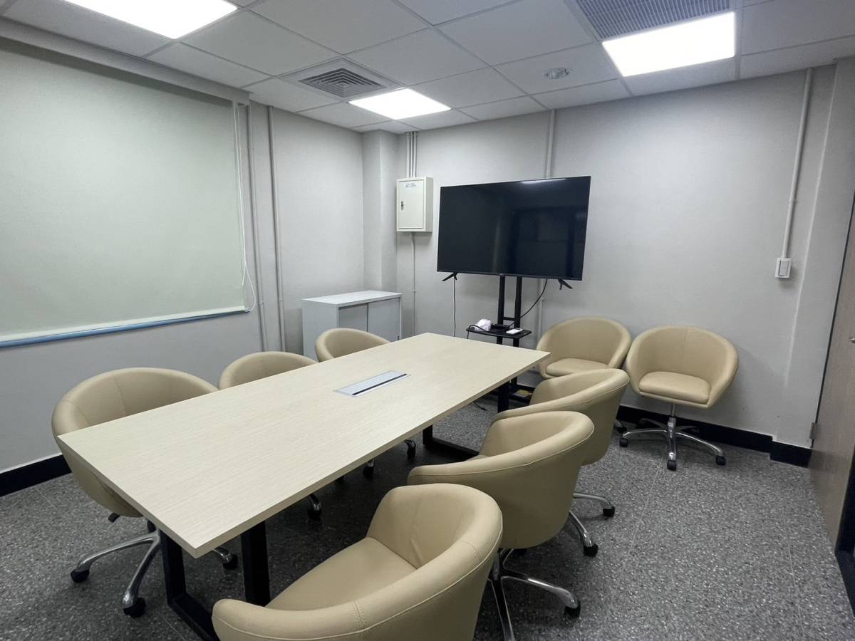 松園四館2F 6人會議室(203)