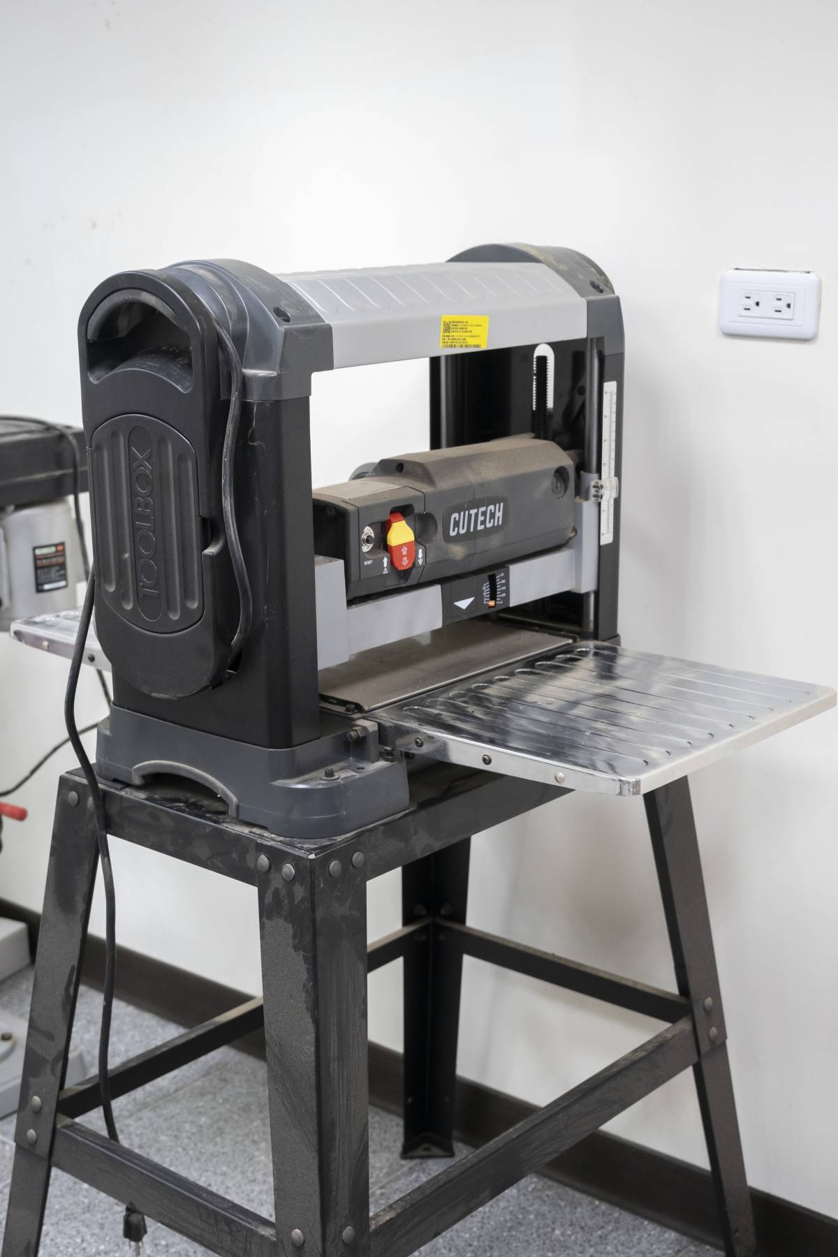 桌上型自動刨木機